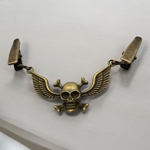 Gothic Skull Collar Pin Antique Gold-tone Scarf & Sweater Clip Goth Skeleton NWT - Picture 1 of 6